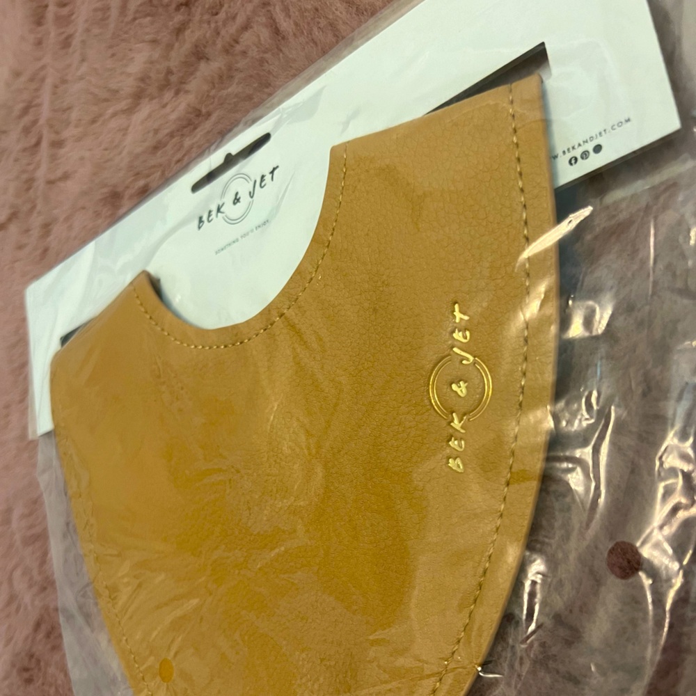 Bek & Jet bib BNIB